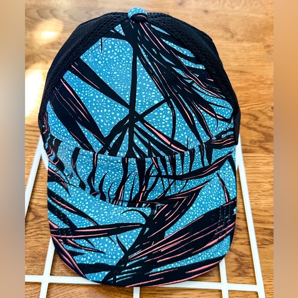 Lululemon🍋 Dash & Splash Swim Hat - Picture 3 of 8